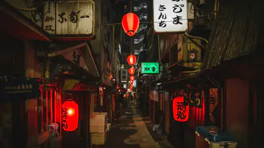 夜の東京の街並み